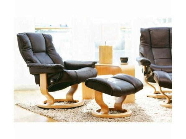 Stressless® Mayfair Recliner and Ottoman Recliners Customizable 3